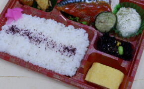 写真：骨なしサバのムニエルトマトソース弁当