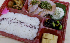 写真：ゆで豚ねぎ塩ソース弁当