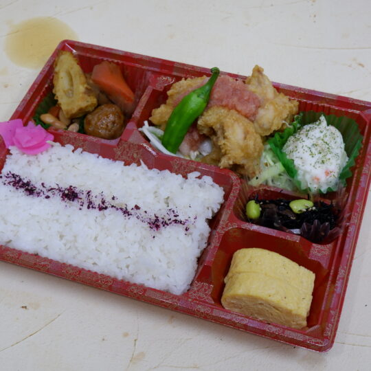 写真：とり天梅おろし弁当