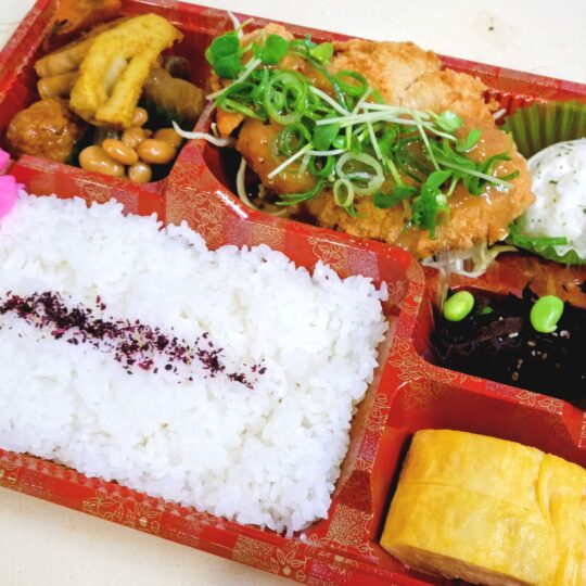 写真：とんかつネギ塩だれ弁当