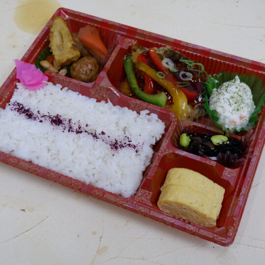 写真：骨なしアジの中華あんかけ弁当