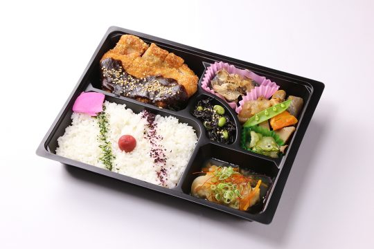 Wメインの弁当『トンカツ味噌ダレと白身魚の甘酢あんかけ』