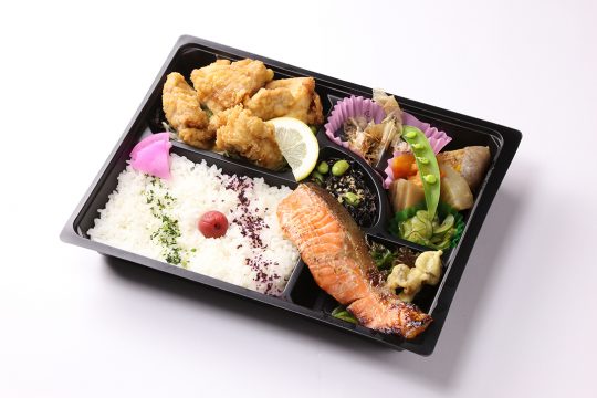 Wメインの弁当『鶏の唐揚げとサーモン漬け焼き』