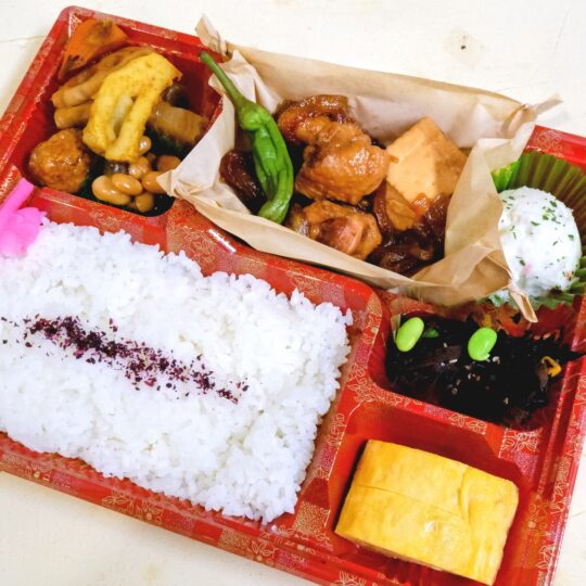 写真：鶏のすき焼き弁当